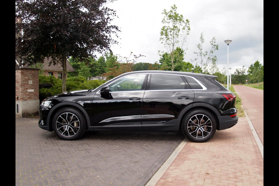 Audi e-tron 55 quattro edition 95 kWh | NL-Auto | Trekhaak | Parkeersensoren | DAB |