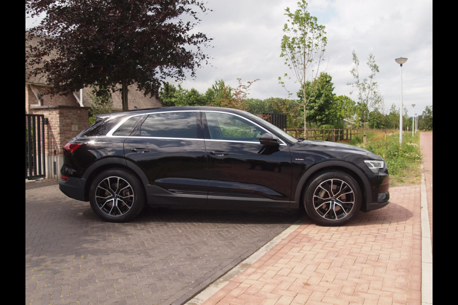 Audi e-tron 55 quattro edition 95 kWh | NL-Auto | Trekhaak | Parkeersensoren | DAB |