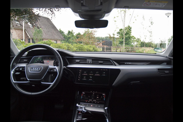 Audi e-tron 55 quattro edition 95 kWh | NL-Auto | Trekhaak | Parkeersensoren | DAB |
