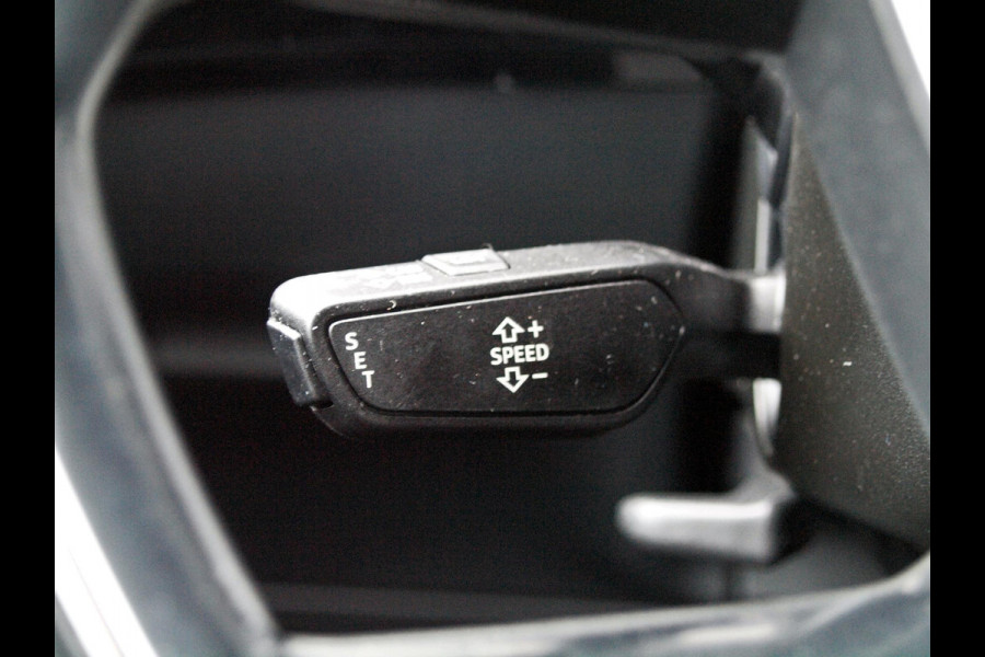 Audi e-tron 55 quattro edition 95 kWh | NL-Auto | Trekhaak | Parkeersensoren | DAB |