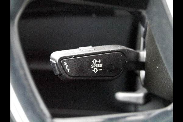 Audi e-tron 55 quattro edition 95 kWh | NL-Auto | Trekhaak | Parkeersensoren | DAB |
