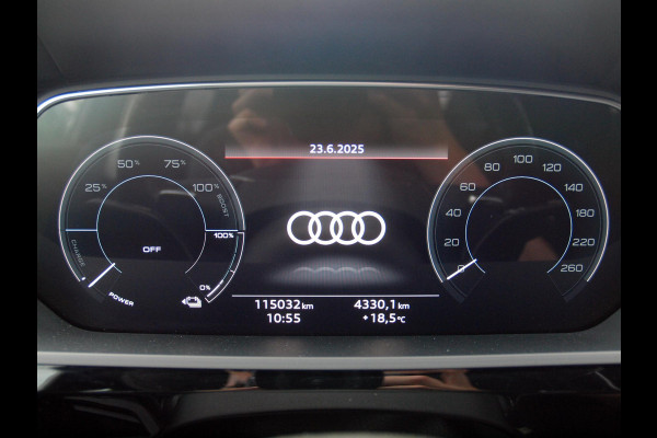 Audi e-tron 55 quattro edition 95 kWh | NL-Auto | Trekhaak | Parkeersensoren | DAB |
