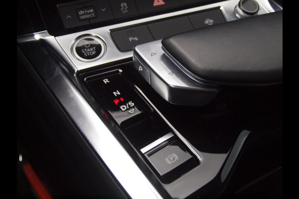 Audi e-tron 55 quattro edition 95 kWh | NL-Auto | Trekhaak | Parkeersensoren | DAB |
