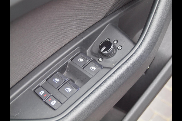 Audi e-tron 55 quattro edition 95 kWh | NL-Auto | Trekhaak | Parkeersensoren | DAB |