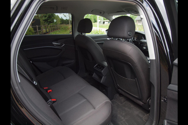 Audi e-tron 55 quattro edition 95 kWh | NL-Auto | Trekhaak | Parkeersensoren | DAB |