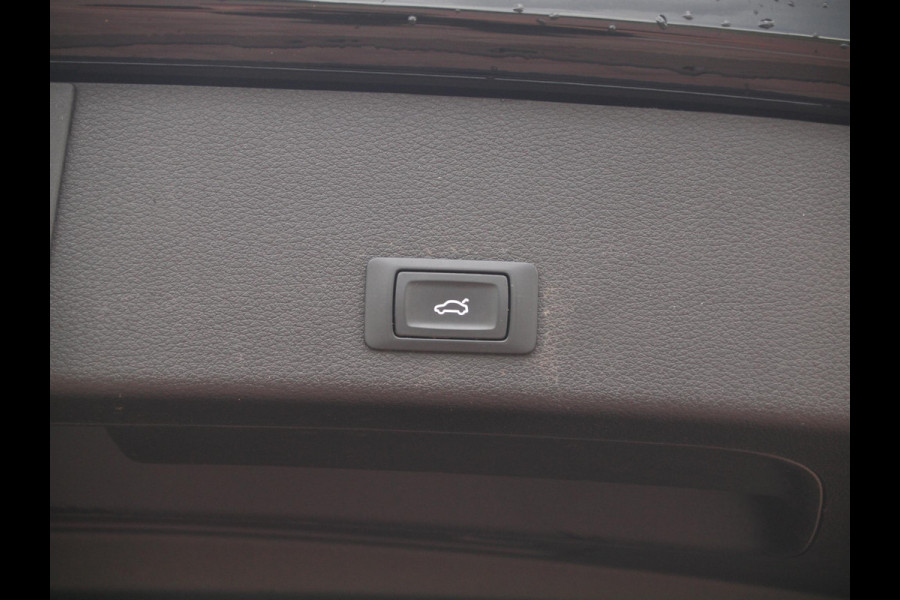 Audi e-tron 55 quattro edition 95 kWh | NL-Auto | Trekhaak | Parkeersensoren | DAB |