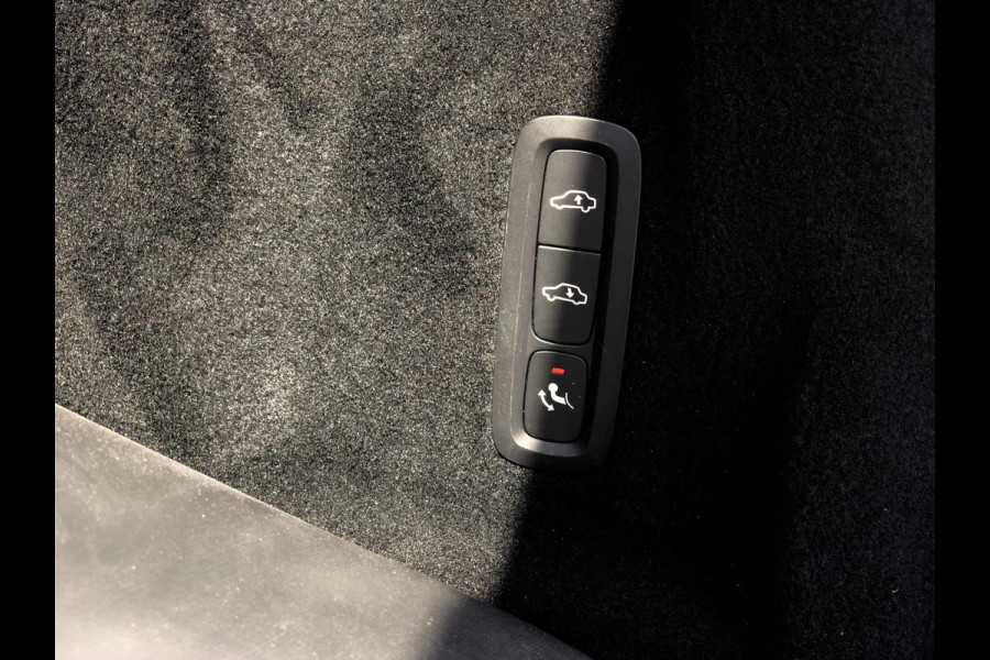 Volvo XC60 2.0 B5 R-Design | Pano, Leder, Luchtvering, 360 Camera, Stoel+Stuurverw., Carplay/Android, Virt. Cockp. | NAP |