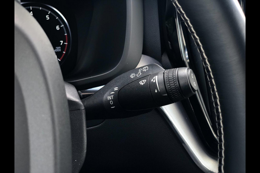 Volvo XC60 2.0 B5 R-Design | Pano, Leder, Luchtvering, 360 Camera, Stoel+Stuurverw., Carplay/Android, Virt. Cockp. | NAP |
