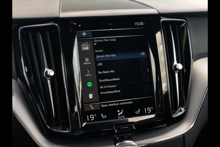 Volvo XC60 2.0 B5 R-Design | Pano, Leder, Luchtvering, 360 Camera, Stoel+Stuurverw., Carplay/Android, Virt. Cockp. | NAP |
