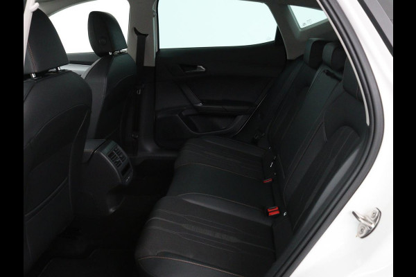 CUPRA Formentor 1.4 e-Hybrid | Adaptive cruise | Stuurverwarming | Full LED | Sportstoelen | Keyless | Climate control | Parkeerhulp | DAB | Sfeerverlichting | PHEV