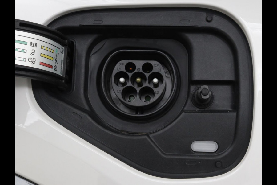 CUPRA Formentor 1.4 e-Hybrid | Adaptive cruise | Stuurverwarming | Full LED | Sportstoelen | Keyless | Climate control | Parkeerhulp | DAB | Sfeerverlichting | PHEV