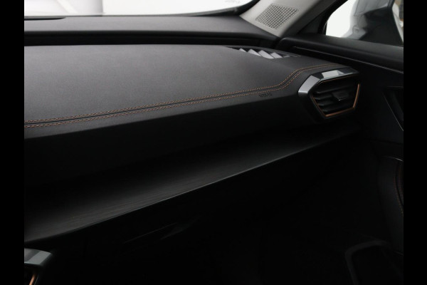 CUPRA Formentor 1.4 e-Hybrid | Adaptive cruise | Stuurverwarming | Full LED | Sportstoelen | Keyless | Climate control | Parkeerhulp | DAB | Sfeerverlichting | PHEV