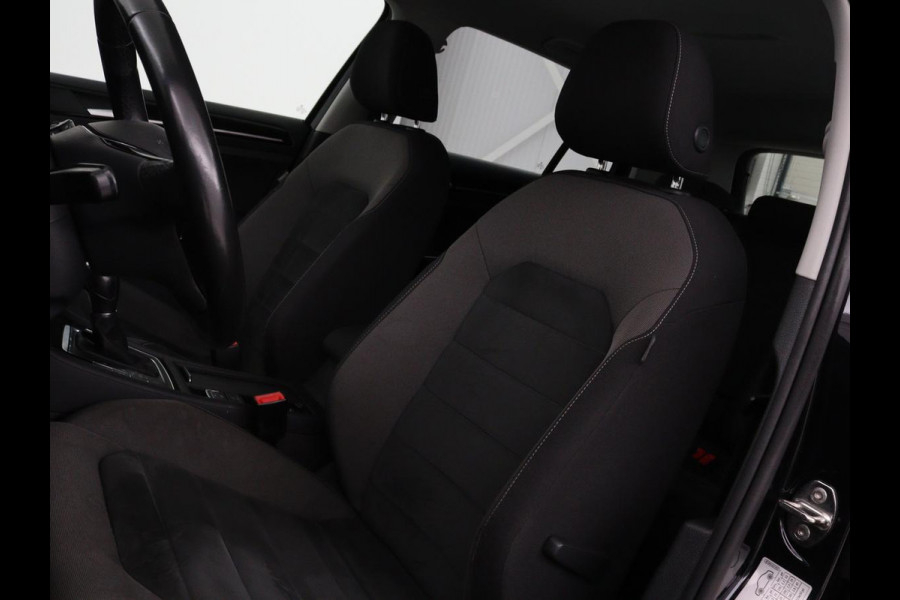 Volkswagen Golf 1.0 TSI Highline | Full LED | Virtual Cockpit | Carplay | Adaptive cruise | Navigatie | Climate control | Parkeerhulp | Sportstoelen
