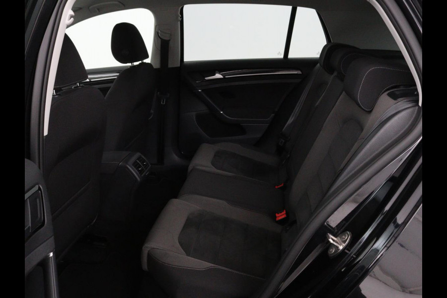 Volkswagen Golf 1.0 TSI Highline | Full LED | Virtual Cockpit | Carplay | Adaptive cruise | Navigatie | Climate control | Parkeerhulp | Sportstoelen