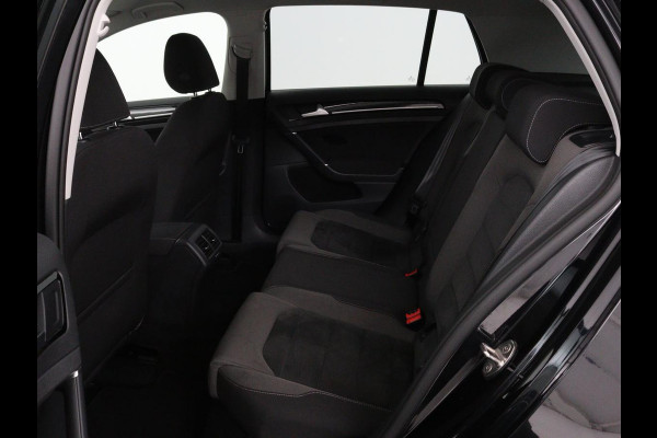 Volkswagen Golf 1.0 TSI Highline | Full LED | Virtual Cockpit | Carplay | Adaptive cruise | Navigatie | Climate control | Parkeerhulp | Sportstoelen