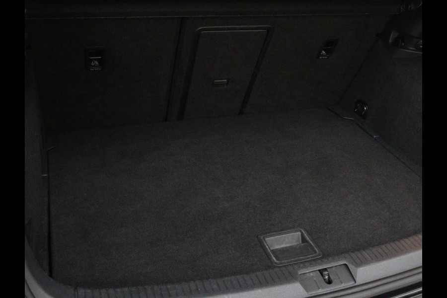 Volkswagen Golf 1.0 TSI Highline | Full LED | Virtual Cockpit | Carplay | Adaptive cruise | Navigatie | Climate control | Parkeerhulp | Sportstoelen