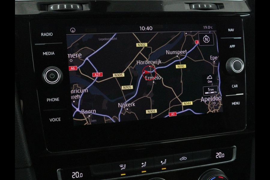 Volkswagen Golf 1.0 TSI Highline | Full LED | Virtual Cockpit | Carplay | Adaptive cruise | Navigatie | Climate control | Parkeerhulp | Sportstoelen