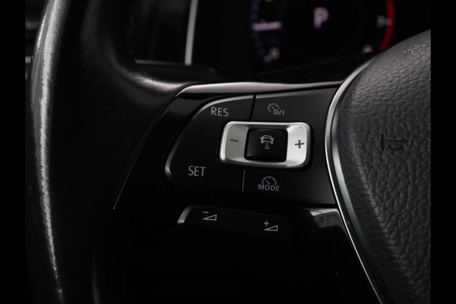 Volkswagen Golf 1.0 TSI Highline | Full LED | Virtual Cockpit | Carplay | Adaptive cruise | Navigatie | Climate control | Parkeerhulp | Sportstoelen