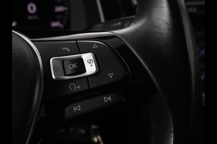 Volkswagen Golf 1.0 TSI Highline | Full LED | Virtual Cockpit | Carplay | Adaptive cruise | Navigatie | Climate control | Parkeerhulp | Sportstoelen