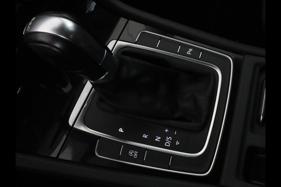 Volkswagen Golf 1.0 TSI Highline | Full LED | Virtual Cockpit | Carplay | Adaptive cruise | Navigatie | Climate control | Parkeerhulp | Sportstoelen