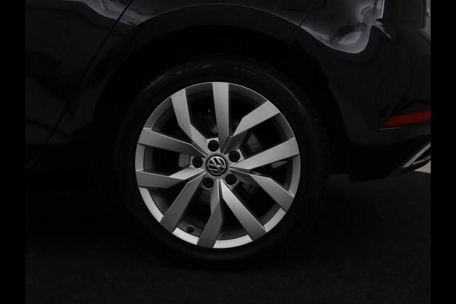 Volkswagen Golf 1.0 TSI Highline | Full LED | Virtual Cockpit | Carplay | Adaptive cruise | Navigatie | Climate control | Parkeerhulp | Sportstoelen