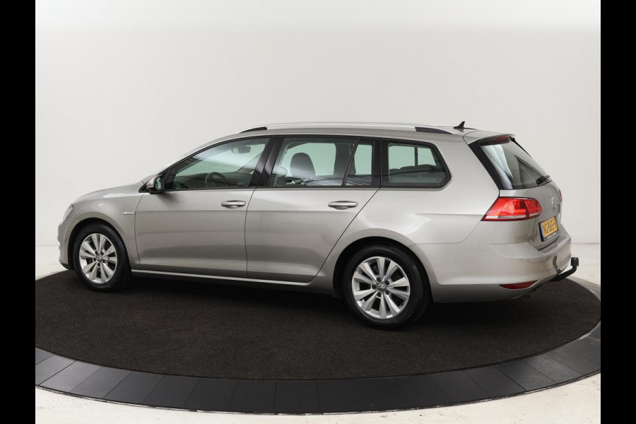 Volkswagen Golf 1.0 TSI Connected Series | Carplay | Camera | Navigatie | Climate control | Parkeerhulp | Cruise control | Sportstoelen