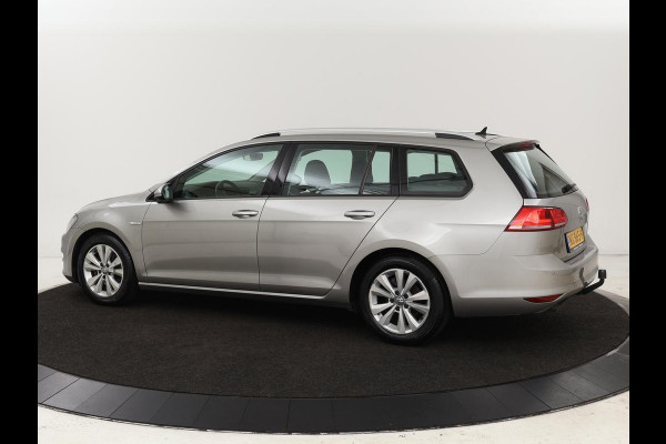 Volkswagen Golf 1.0 TSI Connected Series | Carplay | Camera | Navigatie | Climate control | Parkeerhulp | Cruise control | Sportstoelen