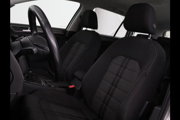 Volkswagen Golf 1.0 TSI Connected Series | Carplay | Camera | Navigatie | Climate control | Parkeerhulp | Cruise control | Sportstoelen