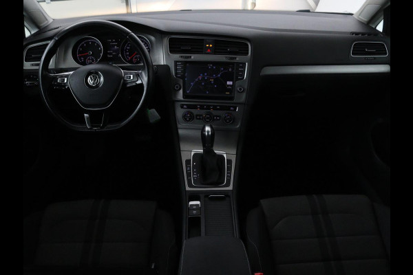 Volkswagen Golf 1.0 TSI Connected Series | Carplay | Camera | Navigatie | Climate control | Parkeerhulp | Cruise control | Sportstoelen