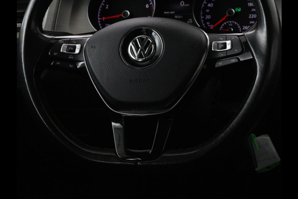 Volkswagen Golf 1.0 TSI Connected Series | Carplay | Camera | Navigatie | Climate control | Parkeerhulp | Cruise control | Sportstoelen