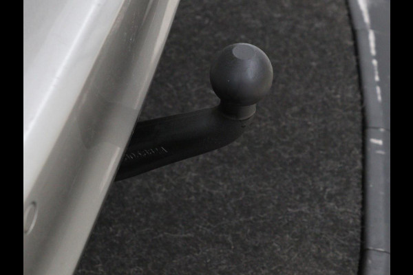 Volkswagen Golf 1.0 TSI Connected Series | Carplay | Camera | Navigatie | Climate control | Parkeerhulp | Cruise control | Sportstoelen