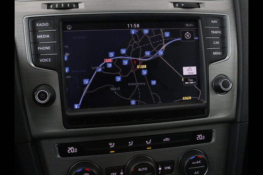 Volkswagen Golf 1.0 TSI Connected Series | Carplay | Camera | Navigatie | Climate control | Parkeerhulp | Cruise control | Sportstoelen