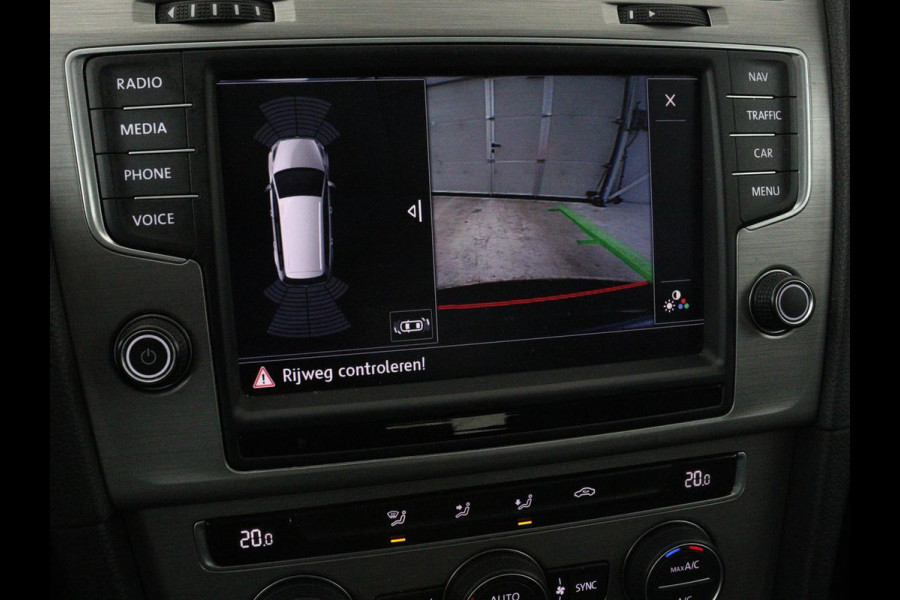 Volkswagen Golf 1.0 TSI Connected Series | Carplay | Camera | Navigatie | Climate control | Parkeerhulp | Cruise control | Sportstoelen