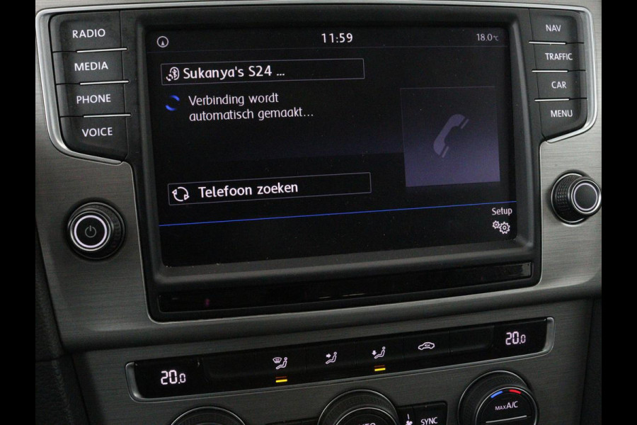 Volkswagen Golf 1.0 TSI Connected Series | Carplay | Camera | Navigatie | Climate control | Parkeerhulp | Cruise control | Sportstoelen