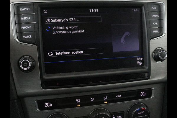 Volkswagen Golf 1.0 TSI Connected Series | Carplay | Camera | Navigatie | Climate control | Parkeerhulp | Cruise control | Sportstoelen