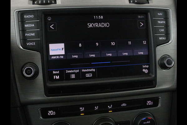 Volkswagen Golf 1.0 TSI Connected Series | Carplay | Camera | Navigatie | Climate control | Parkeerhulp | Cruise control | Sportstoelen