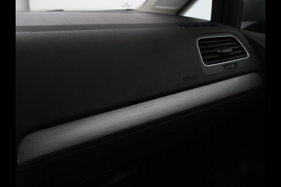 Volkswagen Golf 1.0 TSI Connected Series | Carplay | Camera | Navigatie | Climate control | Parkeerhulp | Cruise control | Sportstoelen