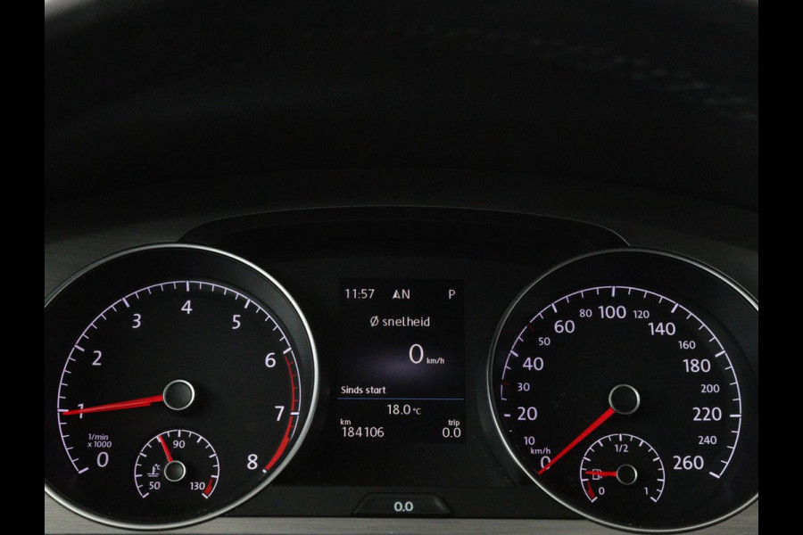 Volkswagen Golf 1.0 TSI Connected Series | Carplay | Camera | Navigatie | Climate control | Parkeerhulp | Cruise control | Sportstoelen