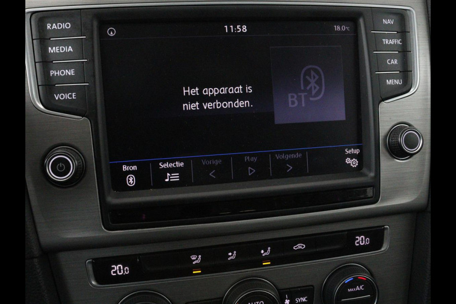 Volkswagen Golf 1.0 TSI Connected Series | Carplay | Camera | Navigatie | Climate control | Parkeerhulp | Cruise control | Sportstoelen
