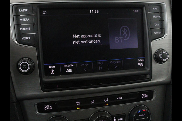 Volkswagen Golf 1.0 TSI Connected Series | Carplay | Camera | Navigatie | Climate control | Parkeerhulp | Cruise control | Sportstoelen