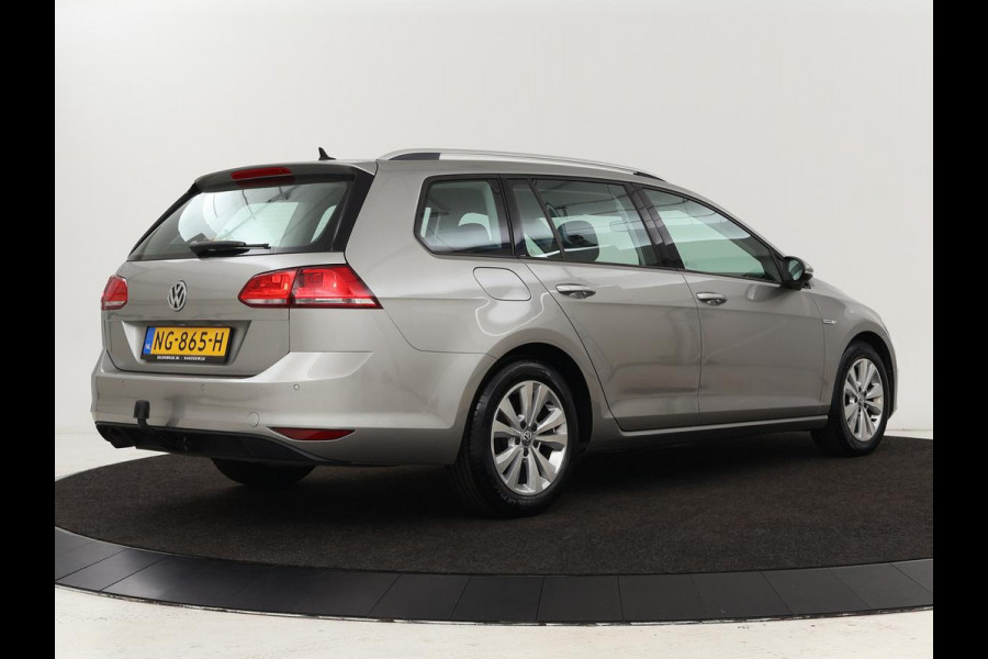 Volkswagen Golf 1.0 TSI Connected Series | Carplay | Camera | Navigatie | Climate control | Parkeerhulp | Cruise control | Sportstoelen
