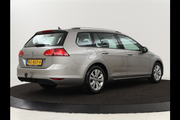 Volkswagen Golf 1.0 TSI Connected Series | Carplay | Camera | Navigatie | Climate control | Parkeerhulp | Cruise control | Sportstoelen