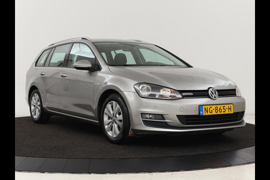Volkswagen Golf 1.0 TSI Connected Series | Carplay | Camera | Navigatie | Climate control | Parkeerhulp | Cruise control | Sportstoelen