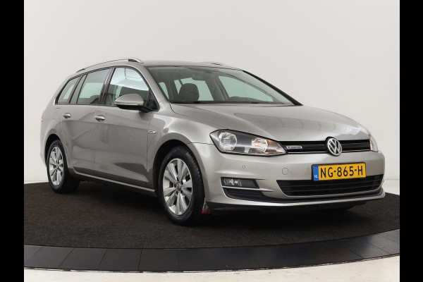 Volkswagen Golf 1.0 TSI Connected Series | Carplay | Camera | Navigatie | Climate control | Parkeerhulp | Cruise control | Sportstoelen