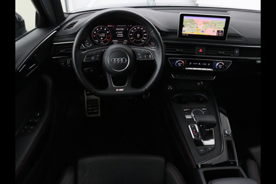 Audi A4 45 TFSI quattro Sport S line Black Edition | Leder | Trekhaak | 360 camera | Virtual Cockpit | Matrix LED | Navigatie | Sportstoelen | Park Assist | Climate control