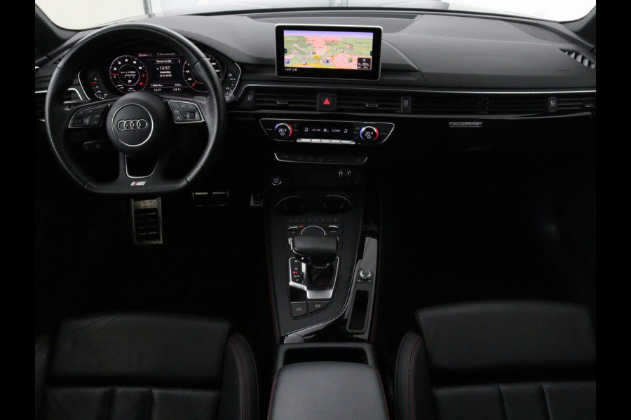 Audi A4 45 TFSI quattro Sport S line Black Edition | Leder | Trekhaak | 360 camera | Virtual Cockpit | Matrix LED | Navigatie | Sportstoelen | Park Assist | Climate control