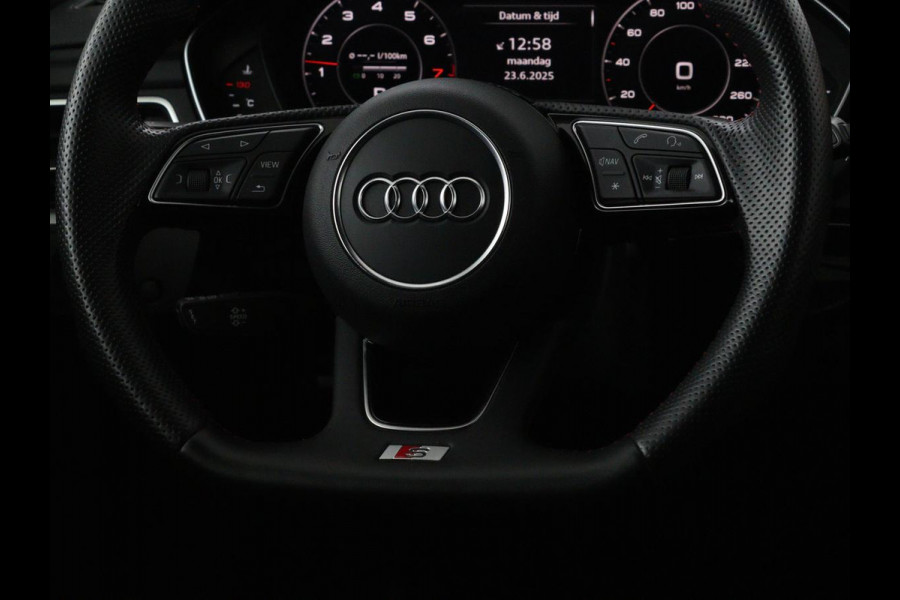 Audi A4 45 TFSI quattro Sport S line Black Edition | Leder | Trekhaak | 360 camera | Virtual Cockpit | Matrix LED | Navigatie | Sportstoelen | Park Assist | Climate control