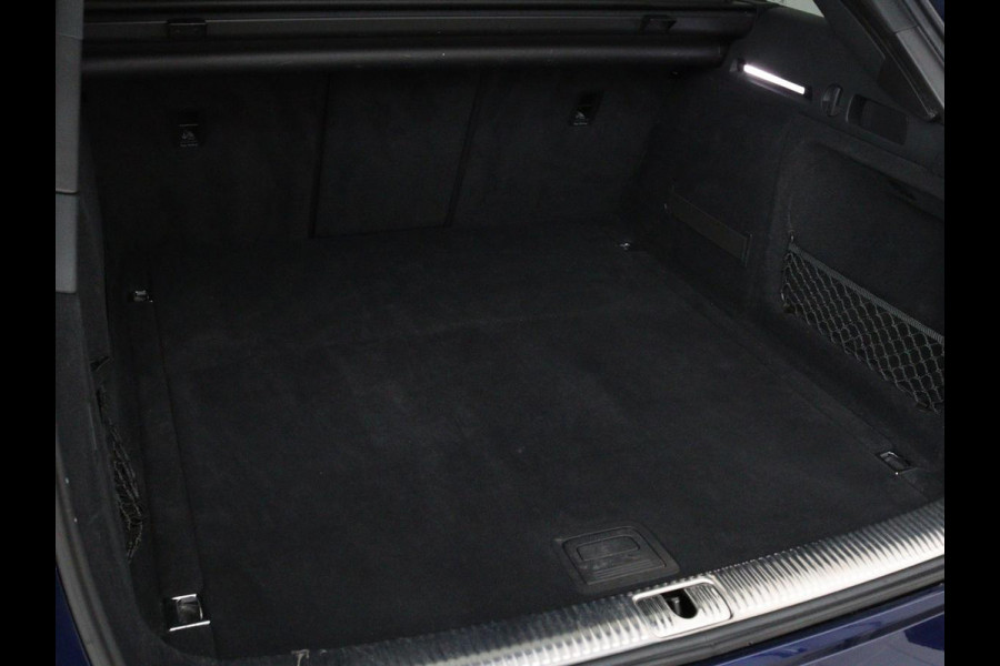 Audi A4 45 TFSI quattro Sport S line Black Edition | Leder | Trekhaak | 360 camera | Virtual Cockpit | Matrix LED | Navigatie | Sportstoelen | Park Assist | Climate control
