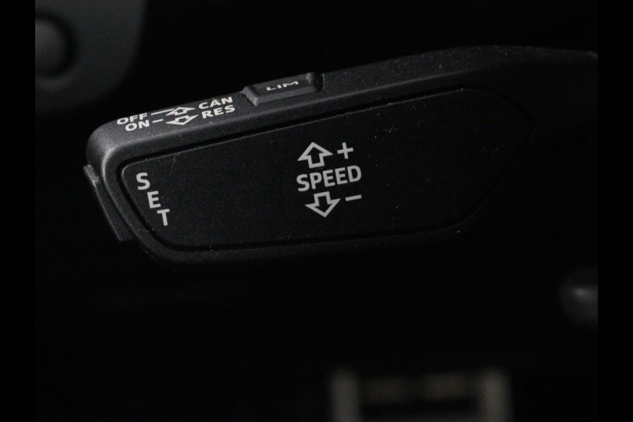 Audi A4 45 TFSI quattro Sport S line Black Edition | Leder | Trekhaak | 360 camera | Virtual Cockpit | Matrix LED | Navigatie | Sportstoelen | Park Assist | Climate control