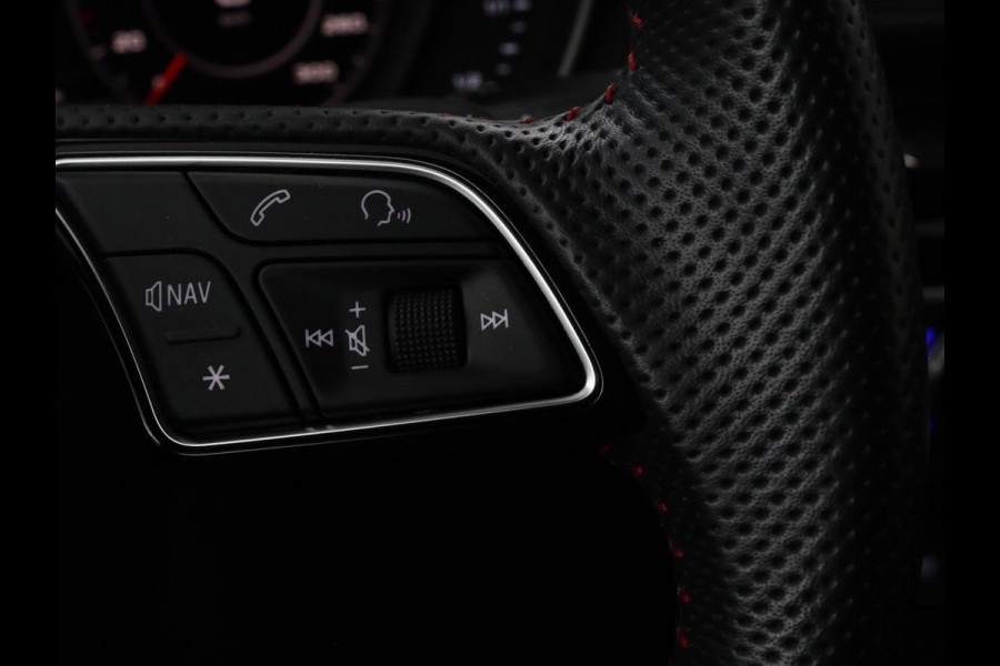Audi A4 45 TFSI quattro Sport S line Black Edition | Leder | Trekhaak | 360 camera | Virtual Cockpit | Matrix LED | Navigatie | Sportstoelen | Park Assist | Climate control